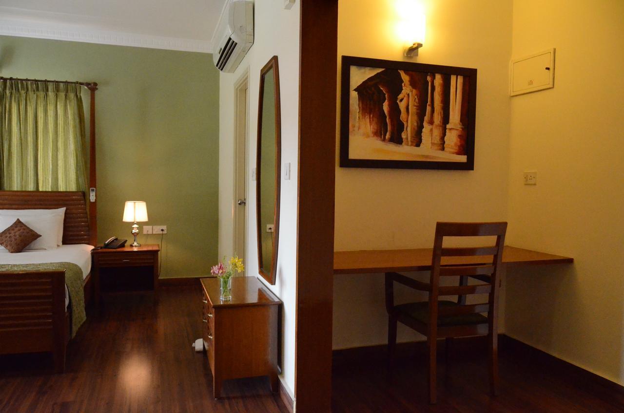 ทรินิตี้ สวีทส์ Hotel บังกาลอร์ ภายนอก รูปภาพ