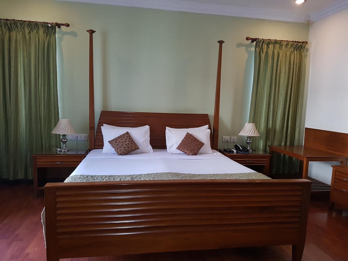 ทรินิตี้ สวีทส์ Hotel บังกาลอร์ ภายนอก รูปภาพ